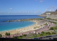 Nur wenige Autominuten bis zum beliebten Amadores Strand!
