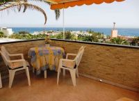 Gepflegter Bungalow mit Meerblick.